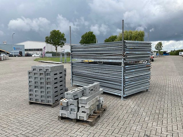 Bouwhekken met voeten - afbeelding 1 van  5