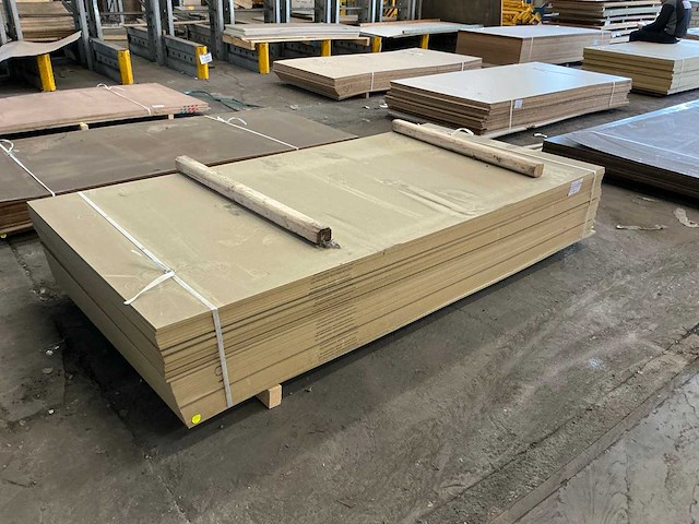 Bouwhout - mdf vochtwerend 9x1220x2440 mm (40x) - afbeelding 3 van  7