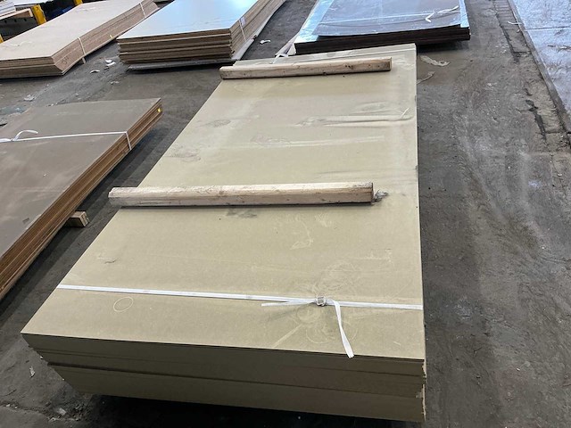 Bouwhout - mdf vochtwerend 9x1220x2440 mm (40x) - afbeelding 5 van  7