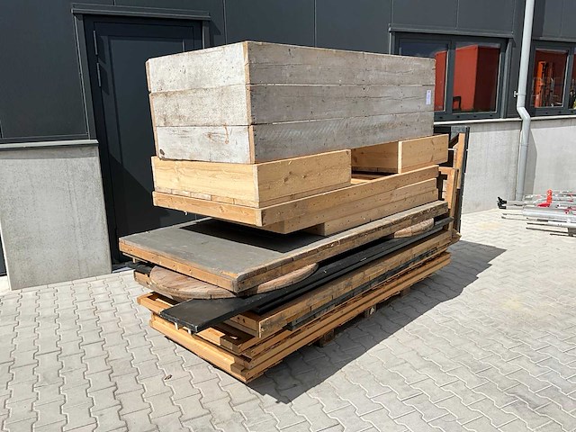 Bouwhout half fabrikaten - afbeelding 1 van  12