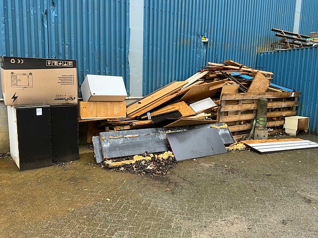 Bouwhout restanten - afbeelding 1 van  4