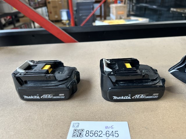 Bouwlamp en 2x accu, makita - afbeelding 2 van  4