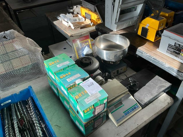 Bouwlamp en divers - afbeelding 7 van  9