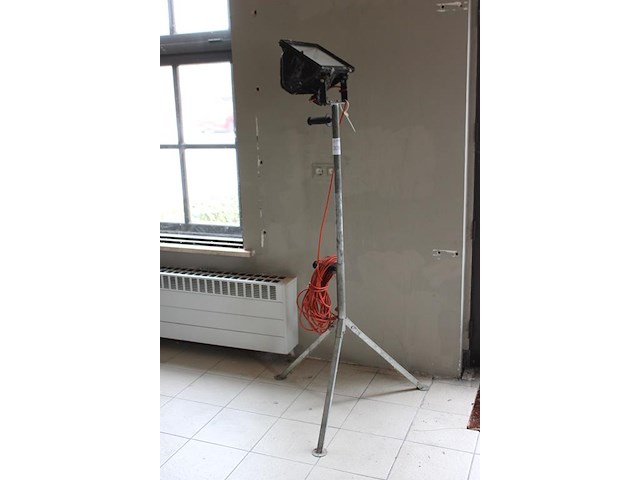 Bouwlamp op statief in hoogte verstelbaar. - afbeelding 2 van  2