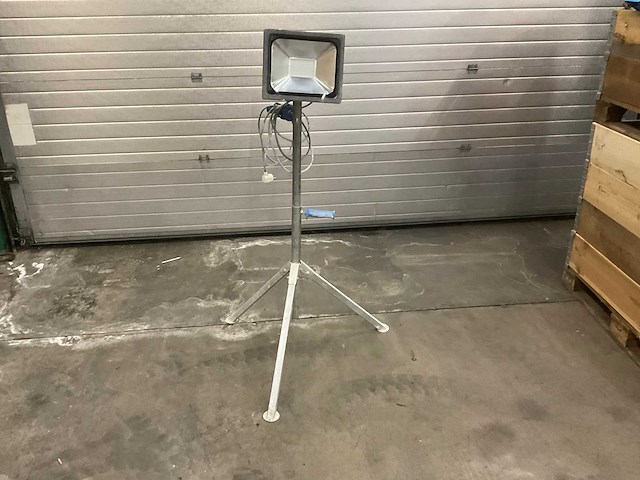 Bouwlamp op statief - afbeelding 1 van  2