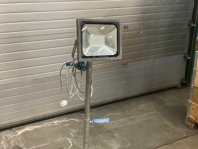 Bouwlamp op statief - afbeelding 2 van  2