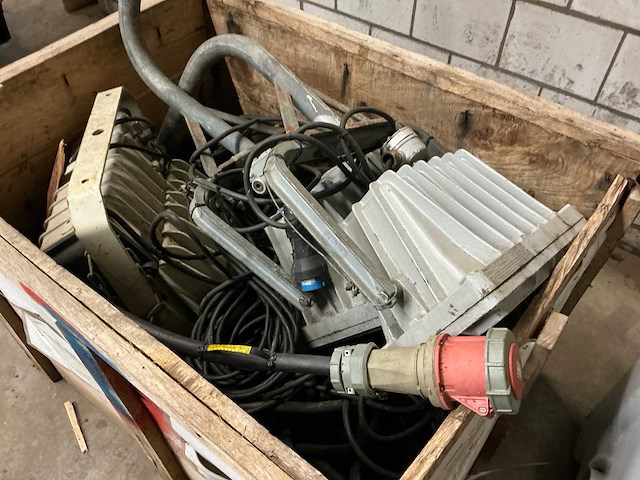 Bouwlampen met kabels - afbeelding 2 van  7