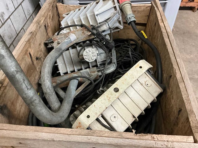 Bouwlampen met kabels - afbeelding 4 van  7