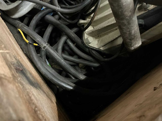 Bouwlampen met kabels - afbeelding 5 van  7