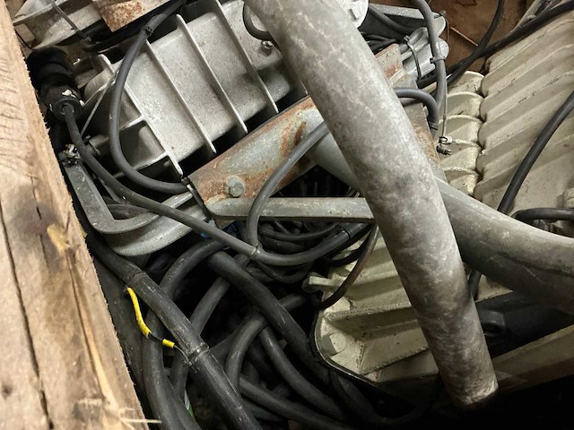 Bouwlampen met kabels - afbeelding 6 van  7