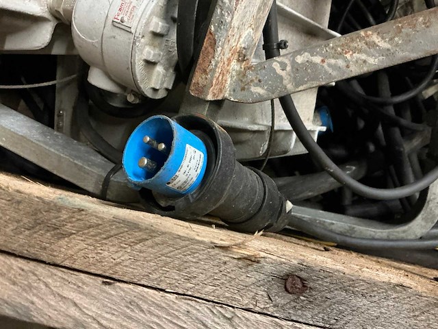 Bouwlampen met kabels - afbeelding 7 van  7