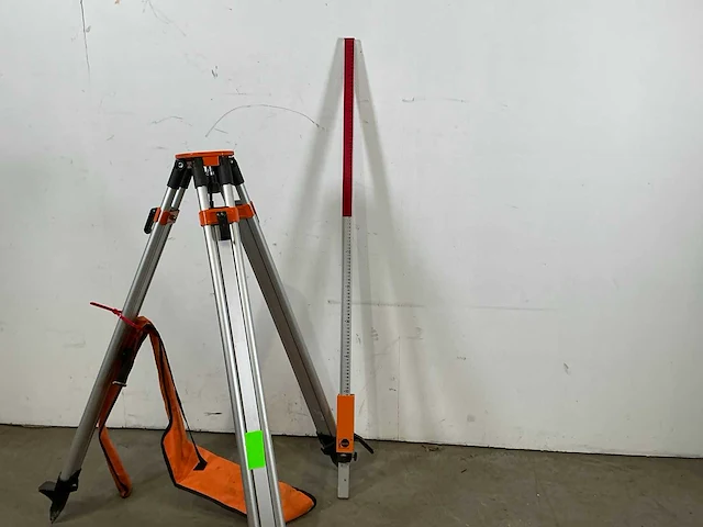 Bouwlaser statief met laserbaak - afbeelding 3 van  6