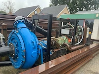 Bouwman tussen pompstation - afbeelding 1 van  23
