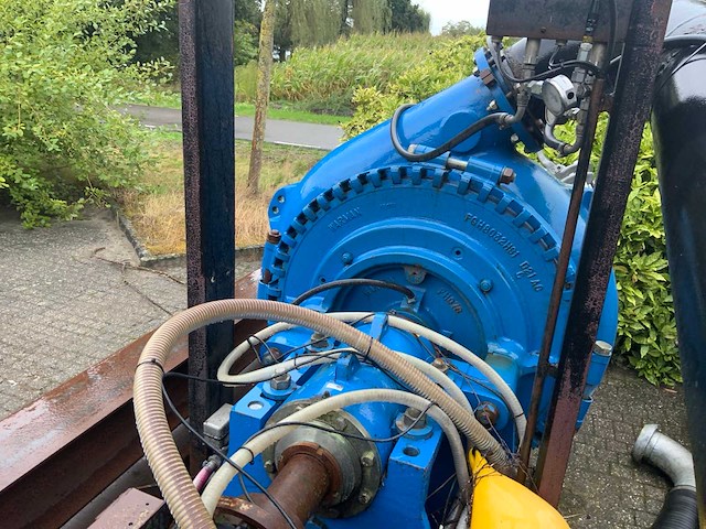 Bouwman tussen pompstation - afbeelding 6 van  22