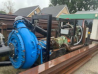 Bouwman tussen pompstation - afbeelding 1 van  22