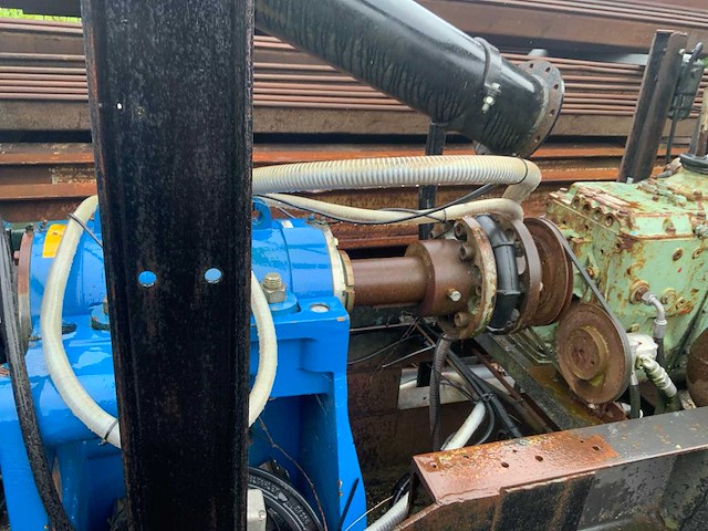 Bouwman tussen pompstation - afbeelding 13 van  22