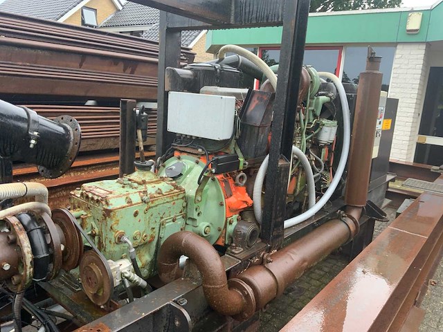 Bouwman tussen pompstation - afbeelding 18 van  22