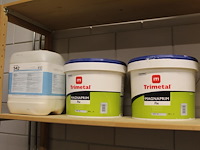 Bouwmaterialen op vier schappen w.o. magnaprim, eurofix tack plus, universeel voegmateriaal, waterdicht voe... - afbeelding 2 van  6