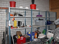 Bouwmaterialen waaronder veiligheidsproducten, kitspuiten, emmers, boormachine, kruiwagen, bouwlamp, stofzu... - afbeelding 5 van  11