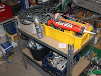 Bouwmaterialen waaronder veiligheidsproducten, kitspuiten, emmers, boormachine, kruiwagen, bouwlamp, stofzu... - afbeelding 7 van  11