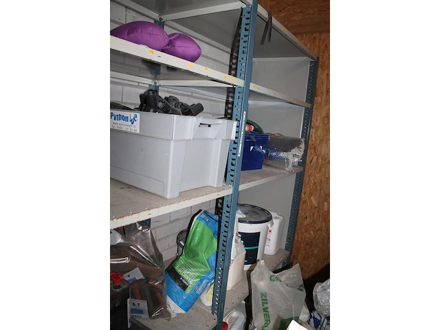 Bouwmaterialen waaronder veiligheidsproducten, kitspuiten, emmers, boormachine, kruiwagen, bouwlamp, stofzu... - afbeelding 11 van  11