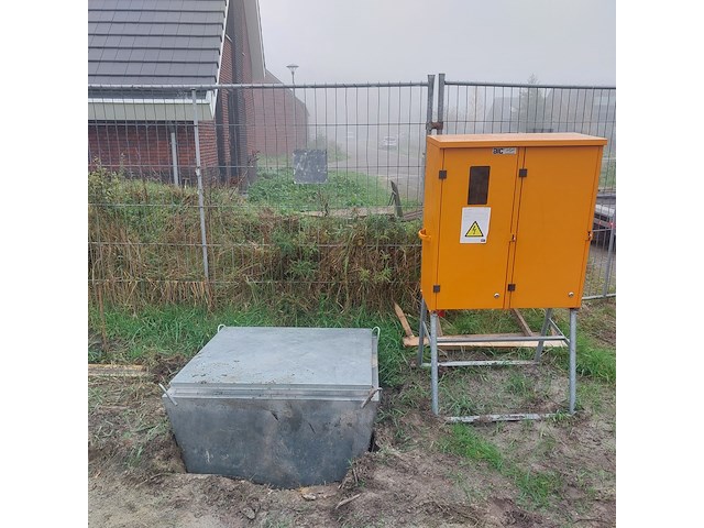 Bouwmeterkast en waterput - afbeelding 1 van  1
