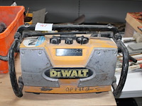 Bouwradio dewalt met accu - afbeelding 1 van  2