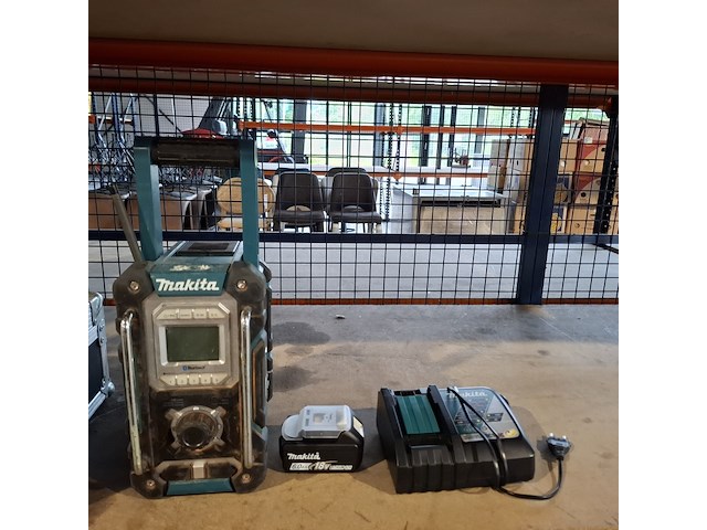 Bouwradio met 18v accu en oplader, o.a. makita, dmr 108, 2021 - afbeelding 2 van  12