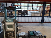 Bouwradio met 18v accu en oplader, o.a. makita, dmr 108, 2021 - afbeelding 2 van  12
