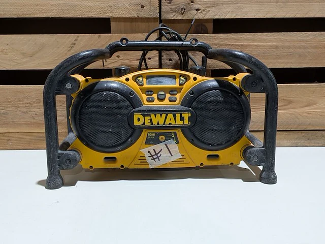 Bouwradio met ingebouwde acculader, dewalt, dc011-gb/qw - afbeelding 2 van  5