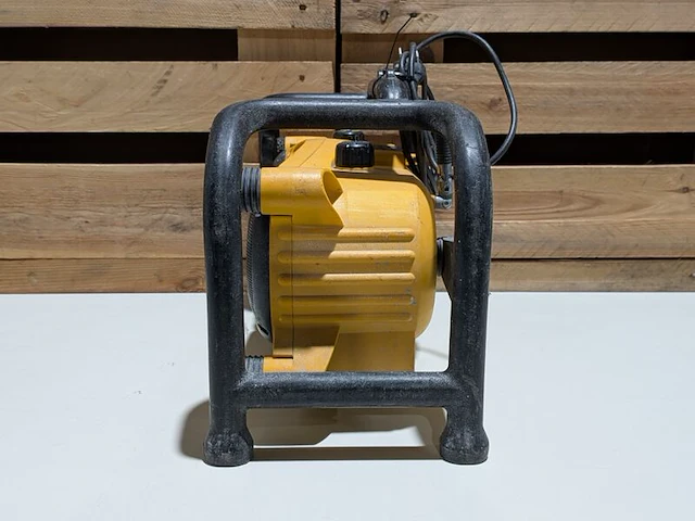 Bouwradio met ingebouwde acculader, dewalt, dc011-gb/qw - afbeelding 3 van  5
