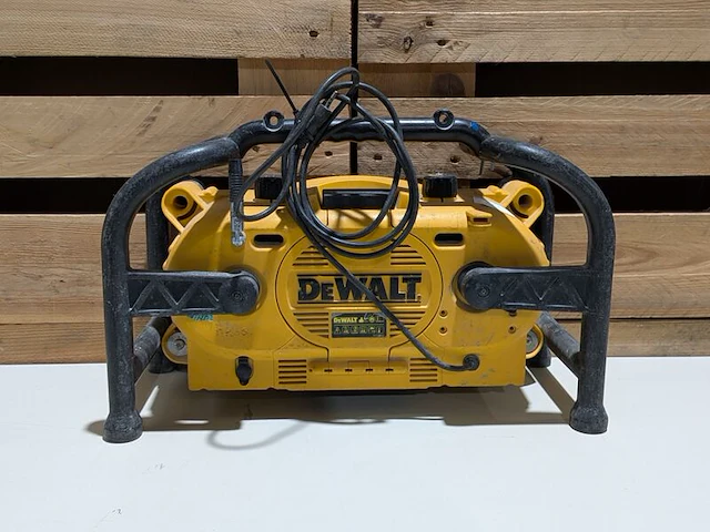 Bouwradio met ingebouwde acculader, dewalt, dc011-gb/qw - afbeelding 4 van  5