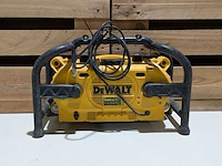 Bouwradio met ingebouwde acculader, dewalt, dc011-gb/qw - afbeelding 4 van  5