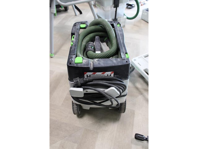 Bouwstofzuiger festool cth26 ei. geen steel met zuigmond. let op ! onderdeel van combinatiekavel b017 onderdeel van combinatiekavel combinatiekavel festool gereedschappen kavels b013 t/m b016. zaag-en werktafel met afzuiging. - afbeelding 3 van  4