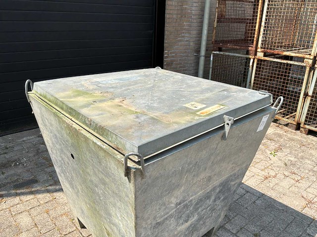 Bouwwaterput met vorksleuven en hijsogen - afbeelding 3 van  6