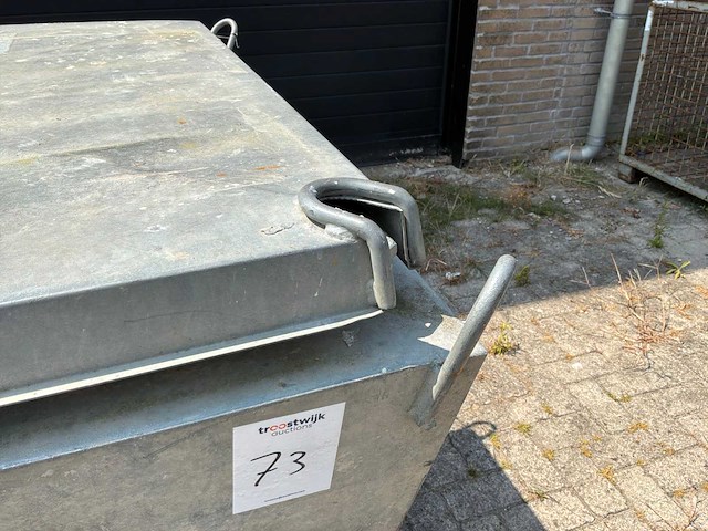 Bouwwaterput met vorksleuven en hijsogen - afbeelding 4 van  6