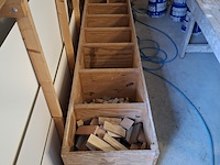 Bouwwerkbank en bak met resthout - afbeelding 8 van  10