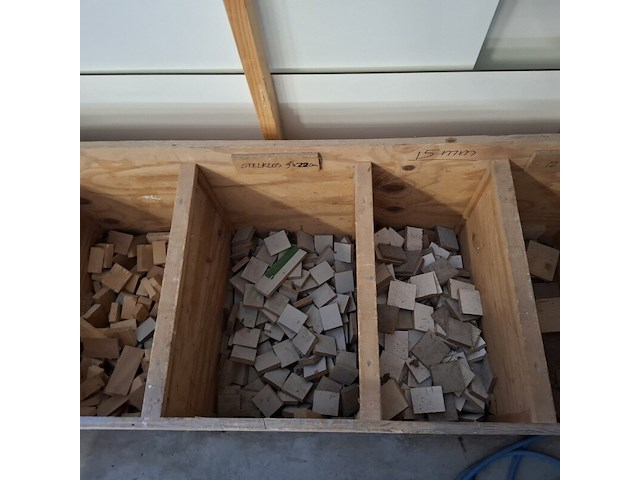 Bouwwerkbank en bak met resthout - afbeelding 10 van  10