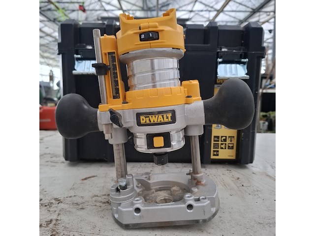 Bovenfrees, dewalt, dcw600 - afbeelding 1 van  18