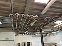 Bovenliggende spoortransportband met pneumatische wissels / ca. 70 m – 9 pneumatische wissels – 28 ophangingen - afbeelding 4 van  9