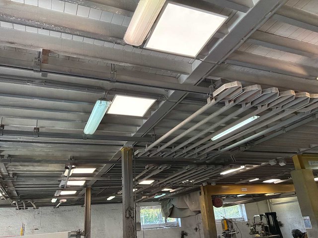 Bovenliggende spoortransportband met pneumatische wissels / ca. 70 m – 9 pneumatische wissels – 28 ophangingen - afbeelding 6 van  9