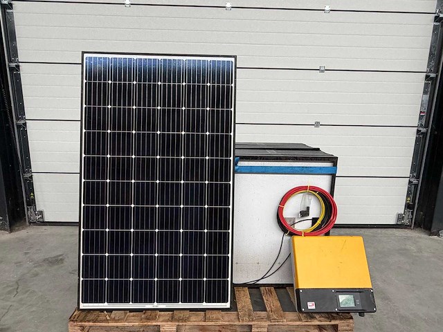 Boviet - set van 16 gebruikte panelen (310 wp) - gebruikte (5 kw) omvormer - afbeelding 1 van  4