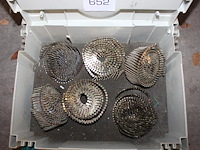 Box met nagels. - afbeelding 2 van  2