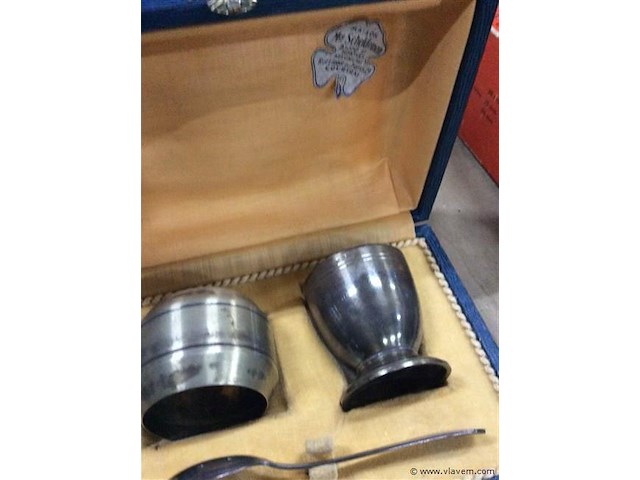 Box met … - afbeelding 2 van  2
