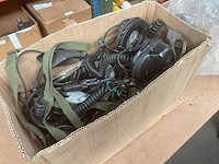 Box various used headsets and parts - afbeelding 1 van  3