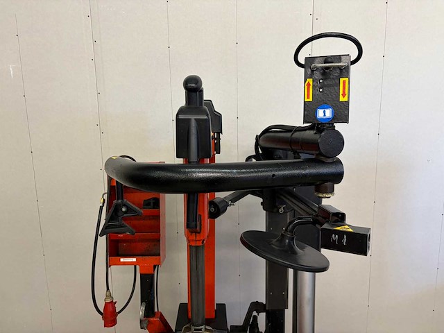 Boxer - 2003 - super lx 24” 3ph - banden de- en monteer apparaat - afbeelding 3 van  4