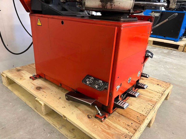 Boxer - 2003 - super lx 24” 3ph - banden de- en monteer apparaat - afbeelding 4 van  4