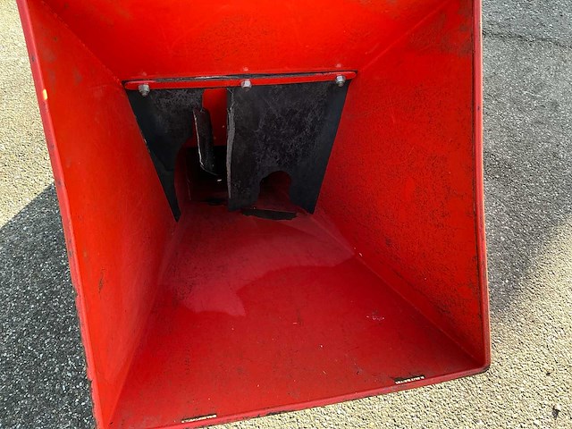 Boxer houthakselaar - afbeelding 9 van  19