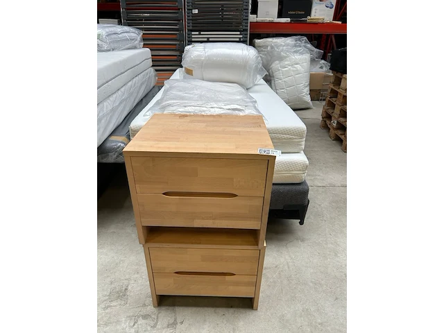Boxpring 180x200 cm, matrassen en 2 nachtkastjes - afbeelding 1 van  6