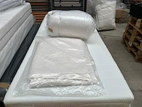 Boxpring 180x200 cm, matrassen en 2 nachtkastjes - afbeelding 3 van  6